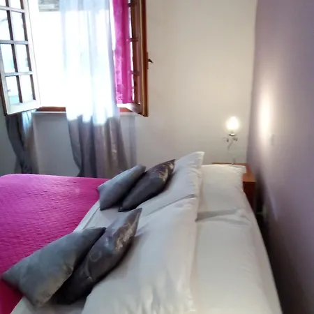 Double Room, Shared Bathroom Homestay